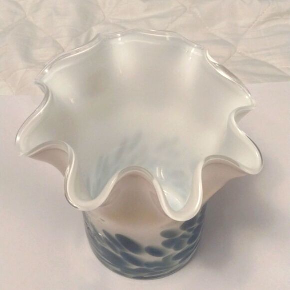 Zorza Polish Art Glass White Blue Small Handkerchief Crystal Frill Edge Vase - Picture 2 of 6